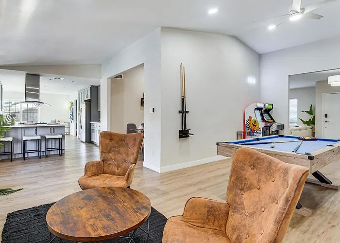 Spacious Oasis W/ Pool & Game