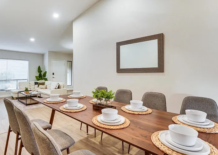 Spacious Oasis W/ Pool & Game Ferienhaus *