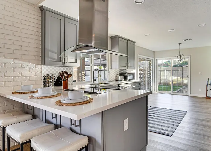 Spacious Oasis W/ Pool & Game * Phoenix