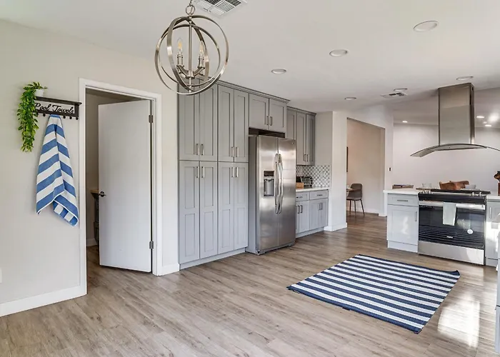 Spacious Oasis W/ Pool & Game Ferienhaus *