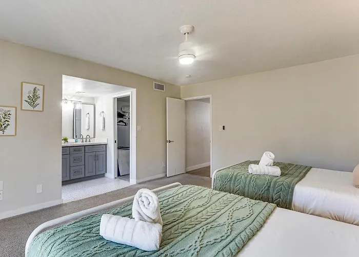 Spacious Oasis W/ Pool & Game Phoenix