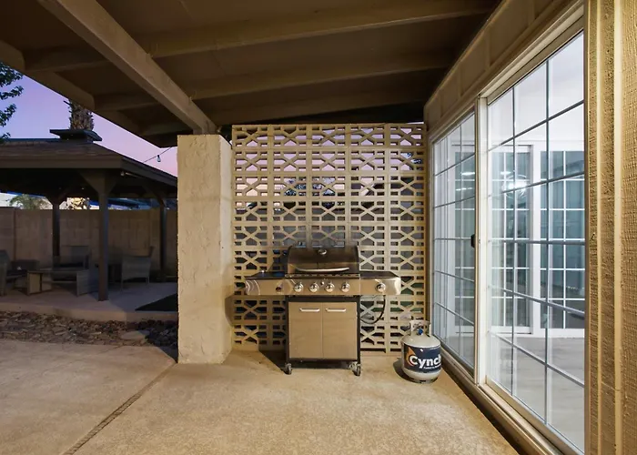 Spacious Oasis W/ Pool & Game *