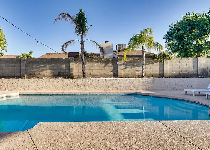 Spacious Oasis W/ Pool & Game * Phoenix