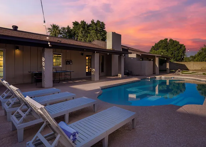 Spacious Oasis W/ Pool & Game